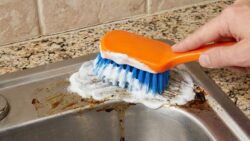 Clean Mold from Silicone Caulking Using Baking Soda and Hydrogen Peroxide Paste