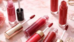 Choosing the Best Cosmetic Lip Stain for Comfort and Longevity