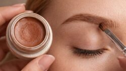 DIY Natural Eyebrow Gel Made With Aloe Vera and Cocoa for Soft Flexible Daily Hold