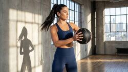 I tried Jennifer Aniston’s 5-move workout and felt major core activation